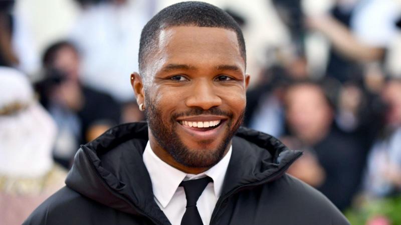 Frank Ocean'dan 'elmas işlemeli' penis yüzüğü satışı