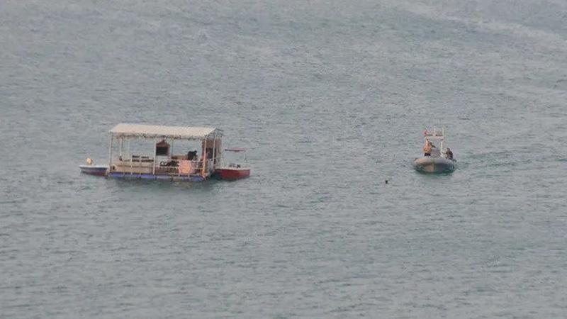 Baraj gölünde alabora olan yelkenliden düşüp kayboldu