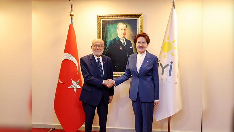 Saadet Partisi Genel Başkanı Temel Karamollaoğlu (solda), İyi Parti Genel Başkanı Meral Akşener (solda)