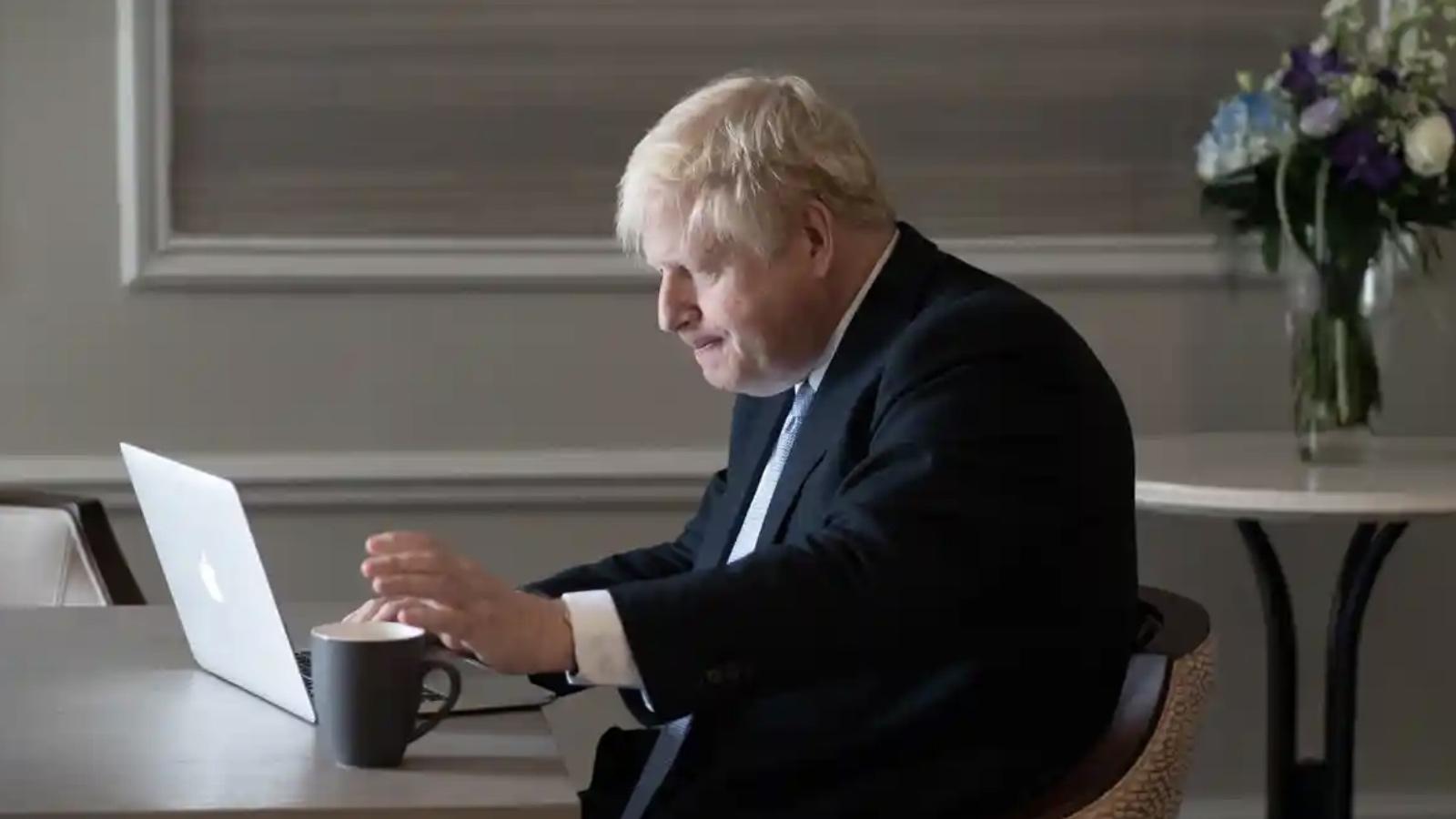 Boris Johnson: Putin, Ukrayna işgali öncesi telefon konuşmamızda Britanya'yı füze ile vurmakla tehdit etti