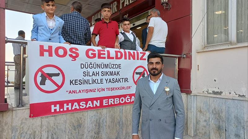 Mardin'de, aşiret düğününde pankart açtılar: Düğünümüzde silah sıkmak kesinlikle yasaktır!