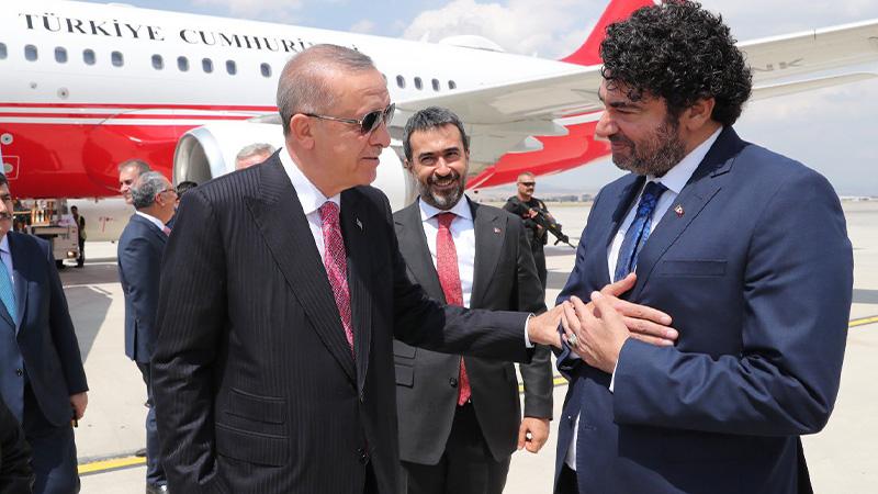 Recep Tayyip Erdoğan (solda), Hakan Taşıyan (sağda)