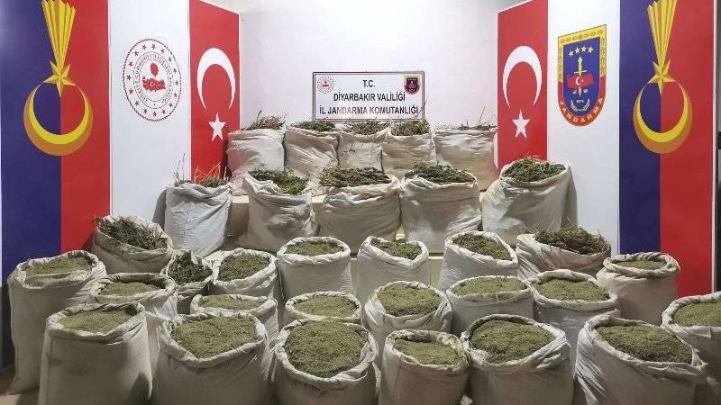 İçişleri Bakanı Soylu: Diyarbakır'da 1 ton 929 kilogram esrar ele geçirildi