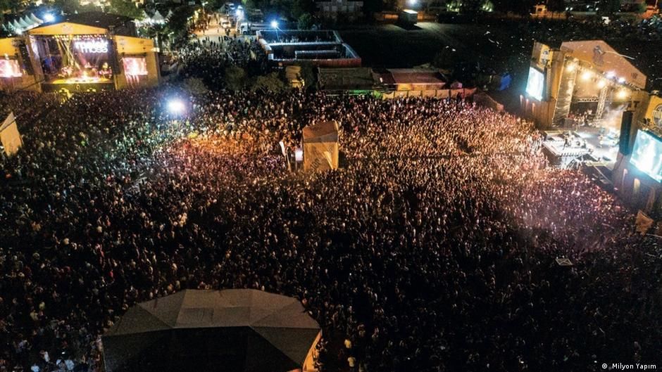 Festival iptalleri muhafazakar seçmene bir mesaj mı?