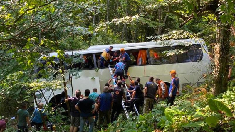 Bursa’da tur otobüsü şarampole yuvarlandı: 5 kişi öldü, 37 kişi yaralandı