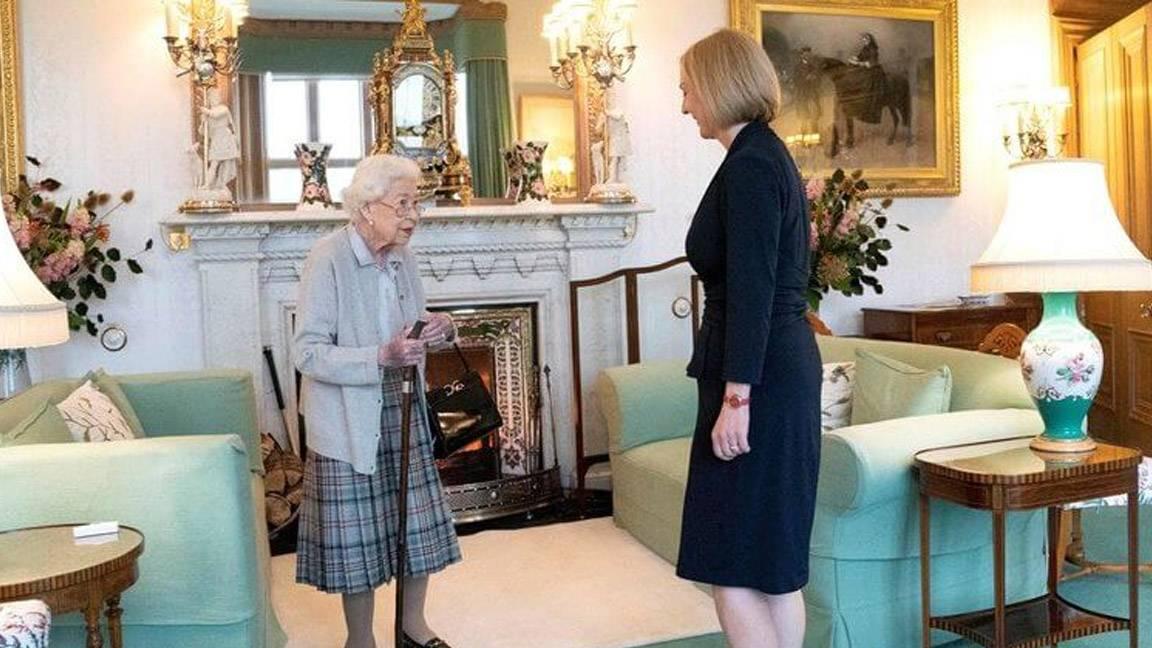 Lizz Truss ve Kraliçe II. Elizabeth