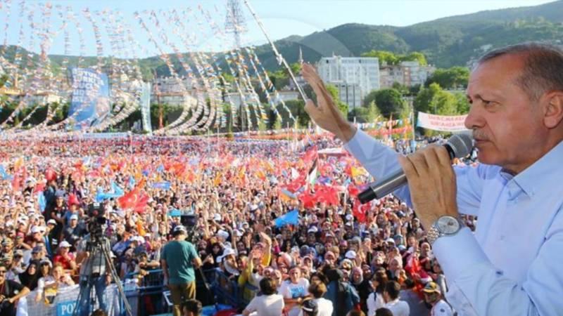 Karar yazarı Çakır: AK Parti tabanında Erdoğan'ın söylediği her şeye sorgusuz sualsiz inanan bir kitle var