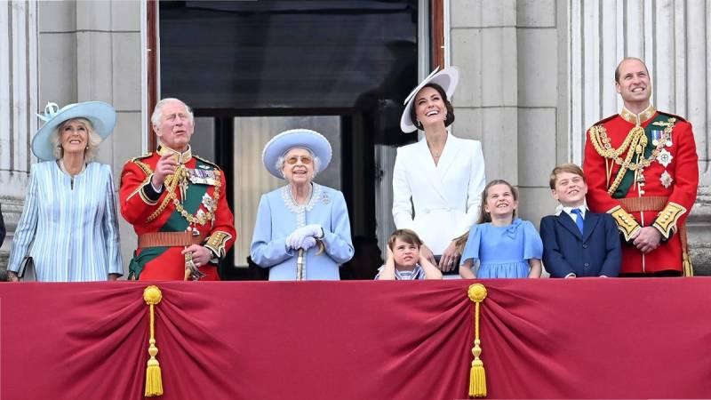 Kraliçe 2. Elizabeth'in ölümü: K﻿raliyet Ailesi soyağacı ve tahtın varisleri