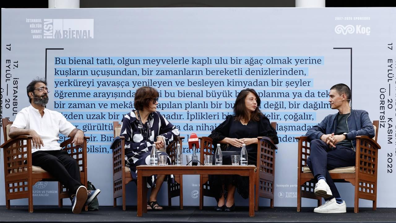 Bienal küratörleri Ute Meta Bauer, Amar Kanwar ve David Teh, İstanbul Bienali Direktörü Bige Örer