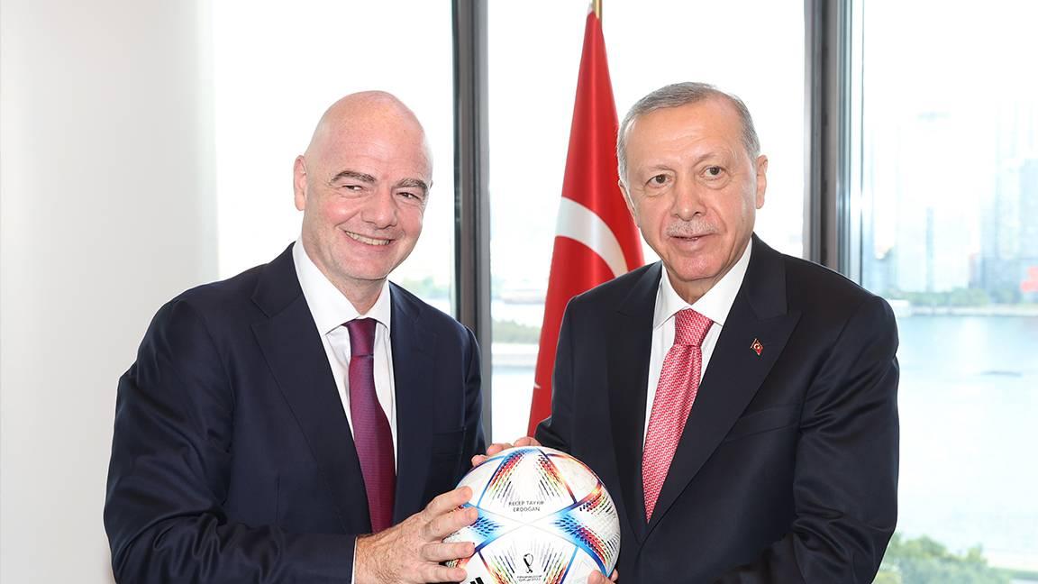 Erdoğan, FIFA Başkanı Infantino ile görüştü