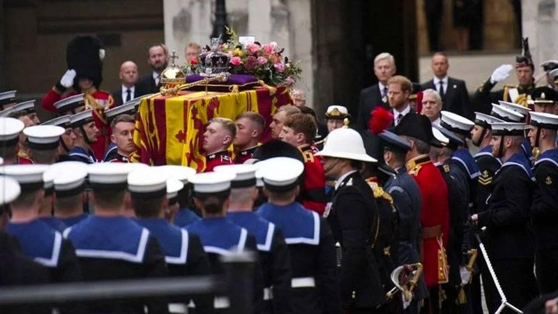 HaberTürk yazarı Karaca, Kraliçe II. Elizabeth'in cenaze protokolünü yorumladı: Her yere ‘ordu’ misali bir kalabalıkla ‘çıkarma’ yapan üçüncü dünya ülkesi liderlerinin Aşil topuğu hedeflenmişti sanki