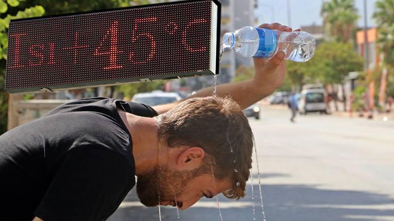 Ekim ayının ilk günü Antalya’da termometreler 45 dereceyi gördü