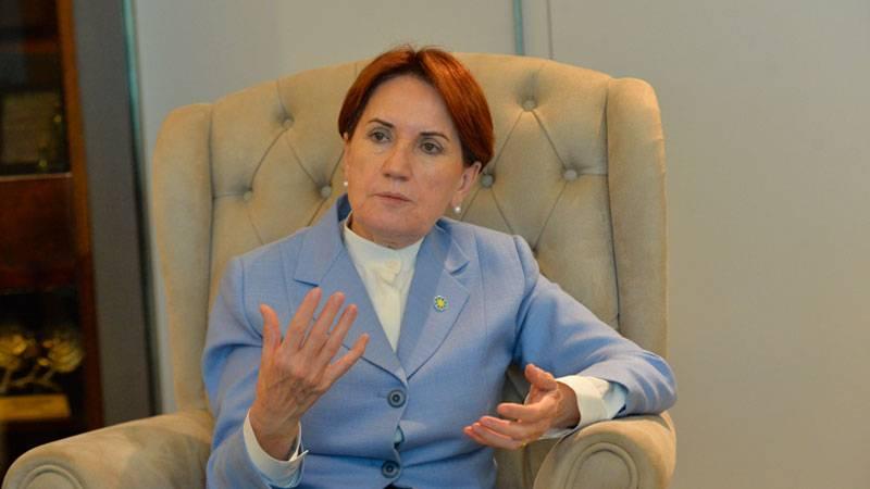 Akşener: Medyada öne çıkan ve kendilerini CHP’nin sözcüsü gibi gören bazı isimlerin özensiz bir dil kullandıklarını görüyorum