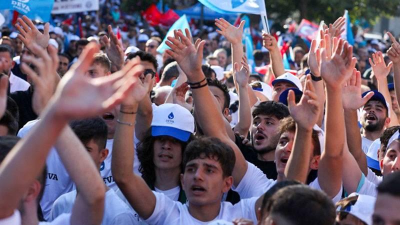 Karar yazarı Beki: Babacan’ı, hafife alınmayacak bir kalabalık karşıladı Trabzon’d, bu hava, değişim taleplerinin yansıması değilse neyin göstergesidir!