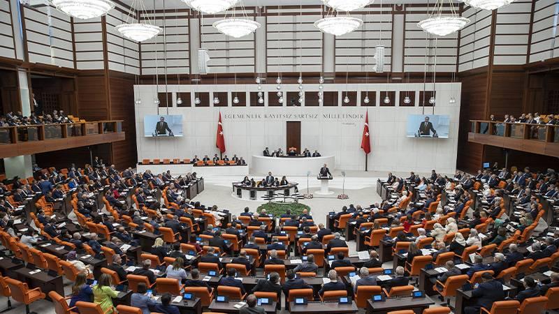 İki parti genel başkanının da aralarında bulunduğu 34 milletvekiline ait dokunulmazlık fezlekeleri Meclis'te