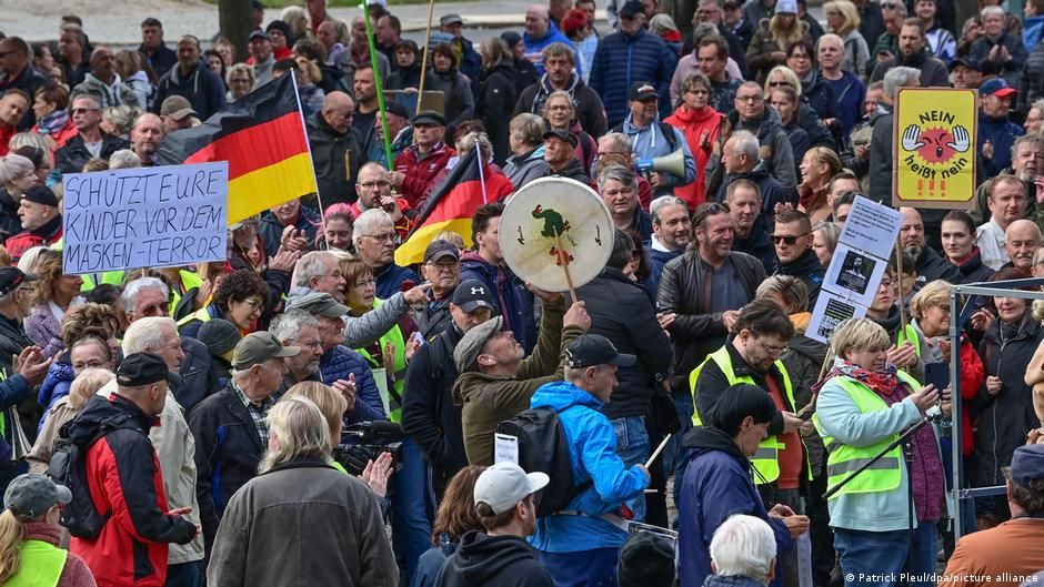 Almanya'da protesto gösterileri: 100 binden fazla kişi sokağa çıktı