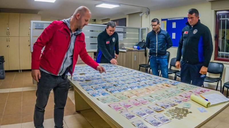 Dilencinin üzerinden 12 bin lira çıktı