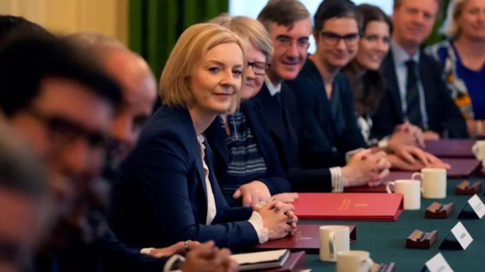 İngiltere hükümetinde çalkantı: Başbakan Liz Truss milletvekillerinin desteğini kazanmak istiyor