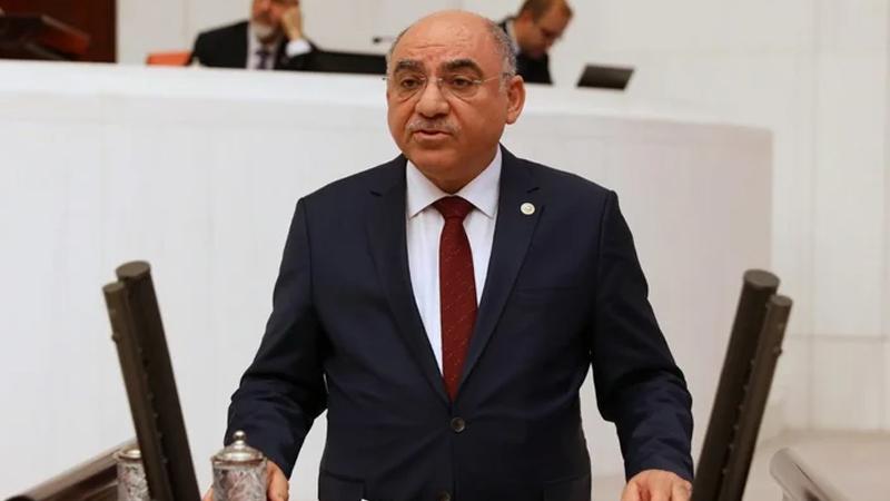 AKP'li Karahocagil: 'Tuvalet terliği, gazoz kapağı aday olsun, ona oy veririz' diyen şaklabanların beyinleri mühürlenmiş, gözleri hiçbir hizmeti göremez olmuş