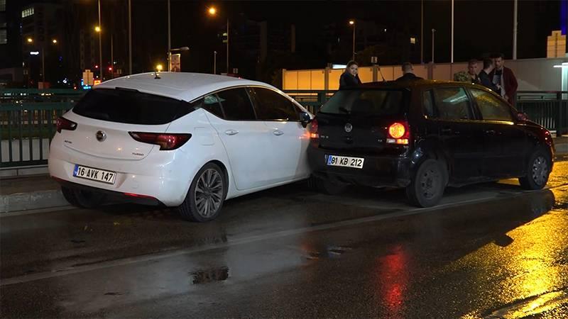 Yardım ederken canından oluyordu; aracının yakıtı biten kadına yardım ederken otomobil çarptı