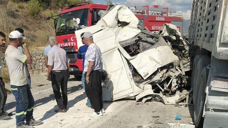 Adana'da iki TIR çarpıştı; 3 ölü, 2 yaralı