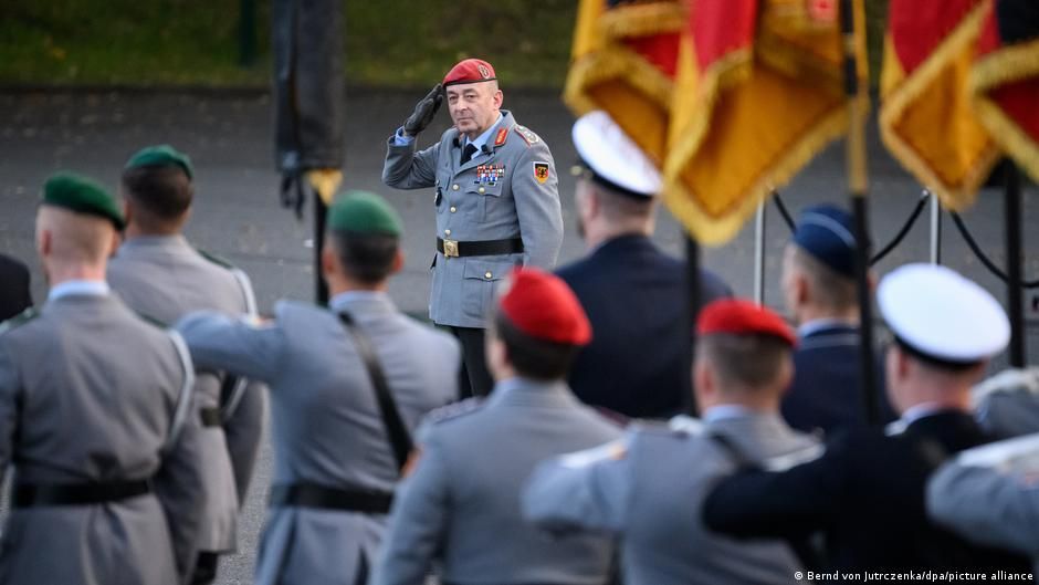 Korgeneral Breuer: Almanya'da altyapıya yönelik saldırılar olabilir