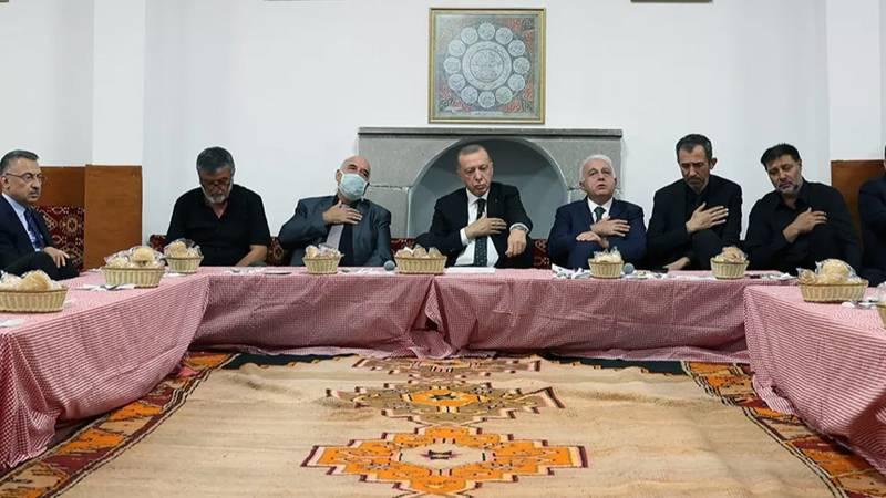 Tayyip Erdoğan, Hüseyin Gazi Cemevi'ni ziyaret etmişti.