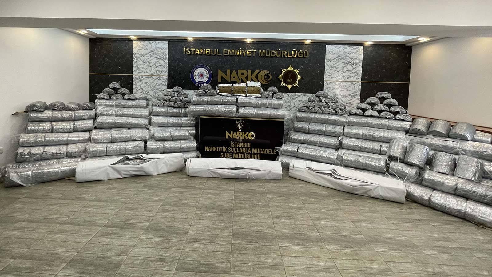 Meksika'dan İstanbul'a gelen gemide 1 ton 580 kilo marihuana ele geçirildi