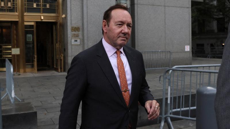 Cinsel saldırısı suçlamasıyla yargılanan Kevin Spacey mahkemede çocukluğunu anlattı: Babam neo-Nazi'ydi