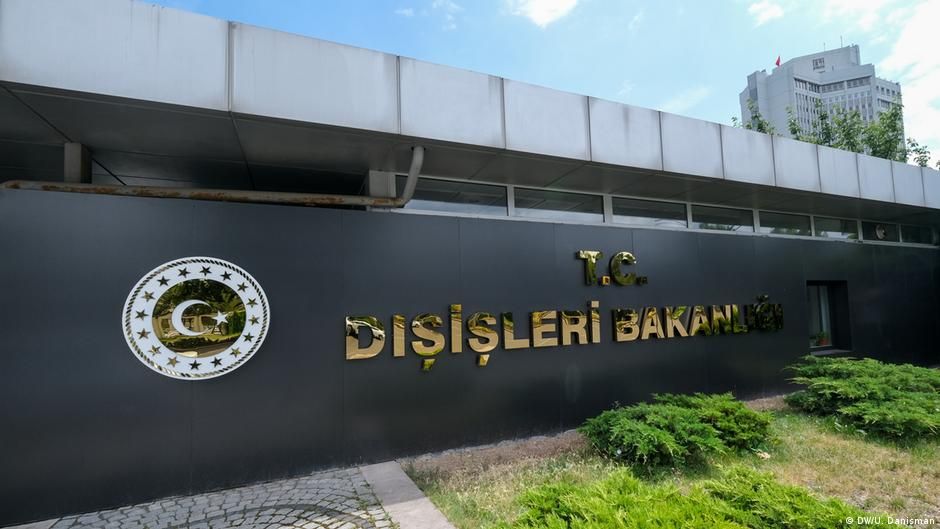 Dışişleri personelinden siyah kıyafetli iş bırakma eylemi