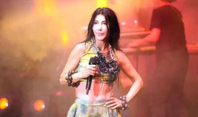 Hande Yener şarkı söylerken sahnede bayıldı 