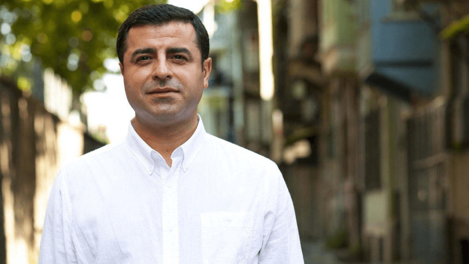 Demirtaş'tan Erdoğan'a: Diyarbakır'a bir daha gidersen 'Kim hırsız' diye sor, yalnız mitinge gidecek kardeşlerim yanlarına kıymetli eşya almasınlar