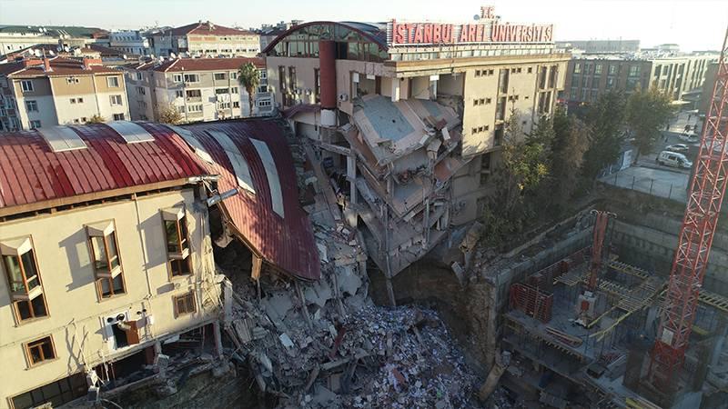 Çöken üniversite binasındaki hasar böyle görüntülendi