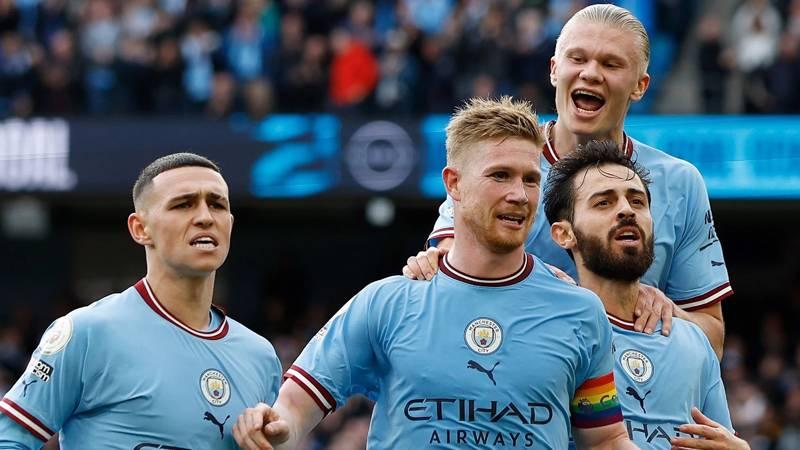 Manchester City, puan farkını ikiye düşürdü