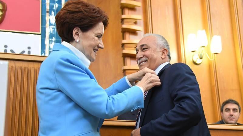 Rozetini Akşener taktı; AKP'den istifa ederek İyi Parti'ye geçen Ahmet Eşref Fakıbaba: Artık her şeyi iyi yapmanın zamanı gelmiştir