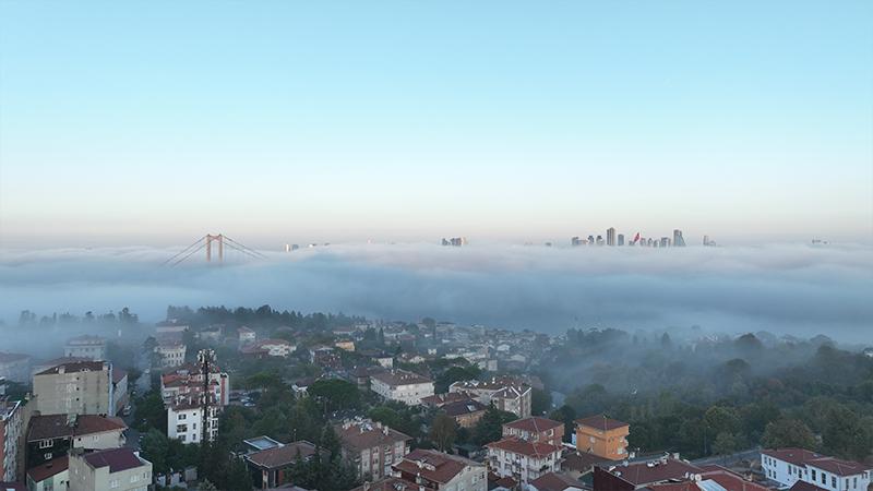 İstanbul sabah saatlerinde sise gömüldü