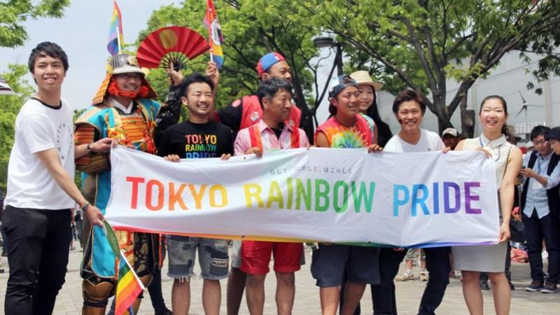 Japonya'da eşcinsel çiftlere sertifika dağıtılmaya başlandı