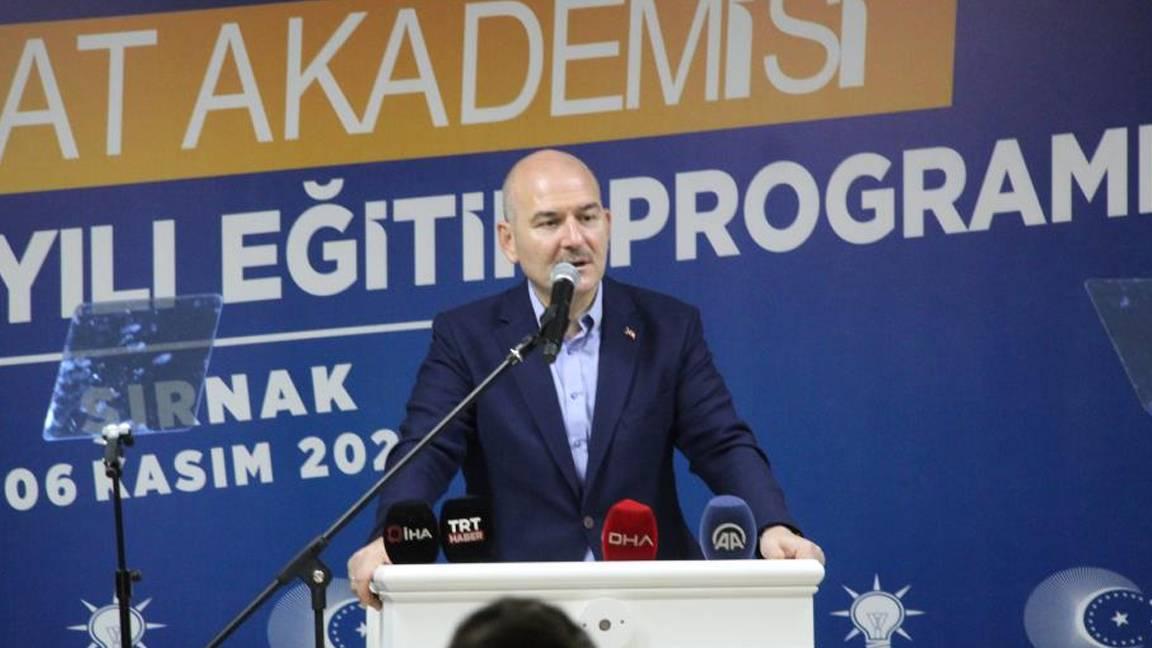 Bakan Soylu: Biz kendi gücümüzle dinamiklerimizle adımlarımızı atarken, Kılıçdaroğlu da elin adamına diz çökmekle meşgul