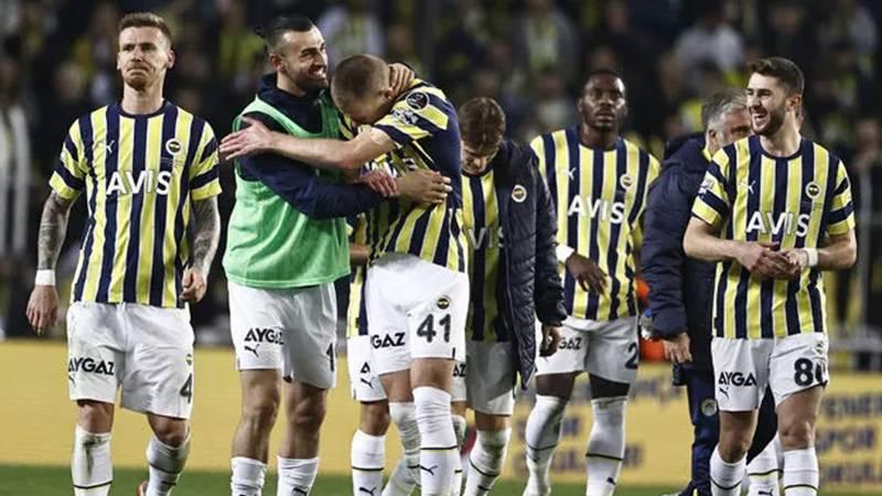 Fenerbahçe-Sivasspor galibiyetinin ardından Serdar Aziz'den dikkat çeken hareket