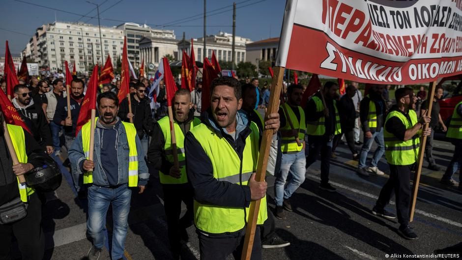 Yunanistan'da işçiler enflasyona karşı grevde