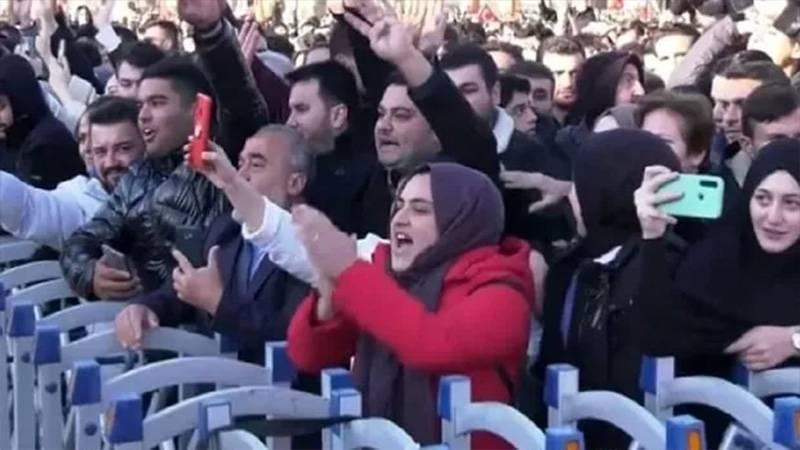 Sözcü yazarı Doğru’dan Anıtkabir'deki 'Her yer Tayyip, her yer Erdoğan' sloganına tepki: Bağıran mı terbiyesiz, bağırtan mı iki yüzlü!