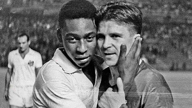 Pele (soldaki), Puskas (sağdaki)