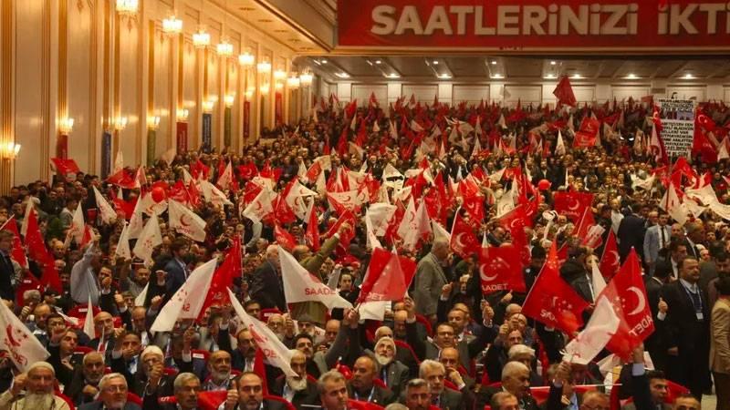 AKP heyetinden Saadet Partisi teşkilatına ziyaret: “Cumhurbaşkanımızın oy oranı %45’i aşıyor, siz de desteğinizi gösterin bu işi bitirelim”