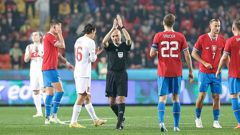 Türk futbolundan Cüneyt Çakır geçti