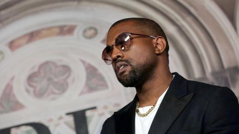 Eski Adidas çalışanları: Kanye West bize Kardashian'ın 'özel' fotoğraflarını ve kendi porno kayıtlarını gösterdi