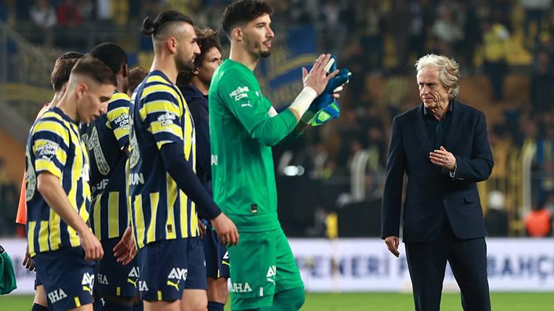 Fenerbahçe'de Jorge Jesus ve futbolculardan 100 kız öğrenciye burs