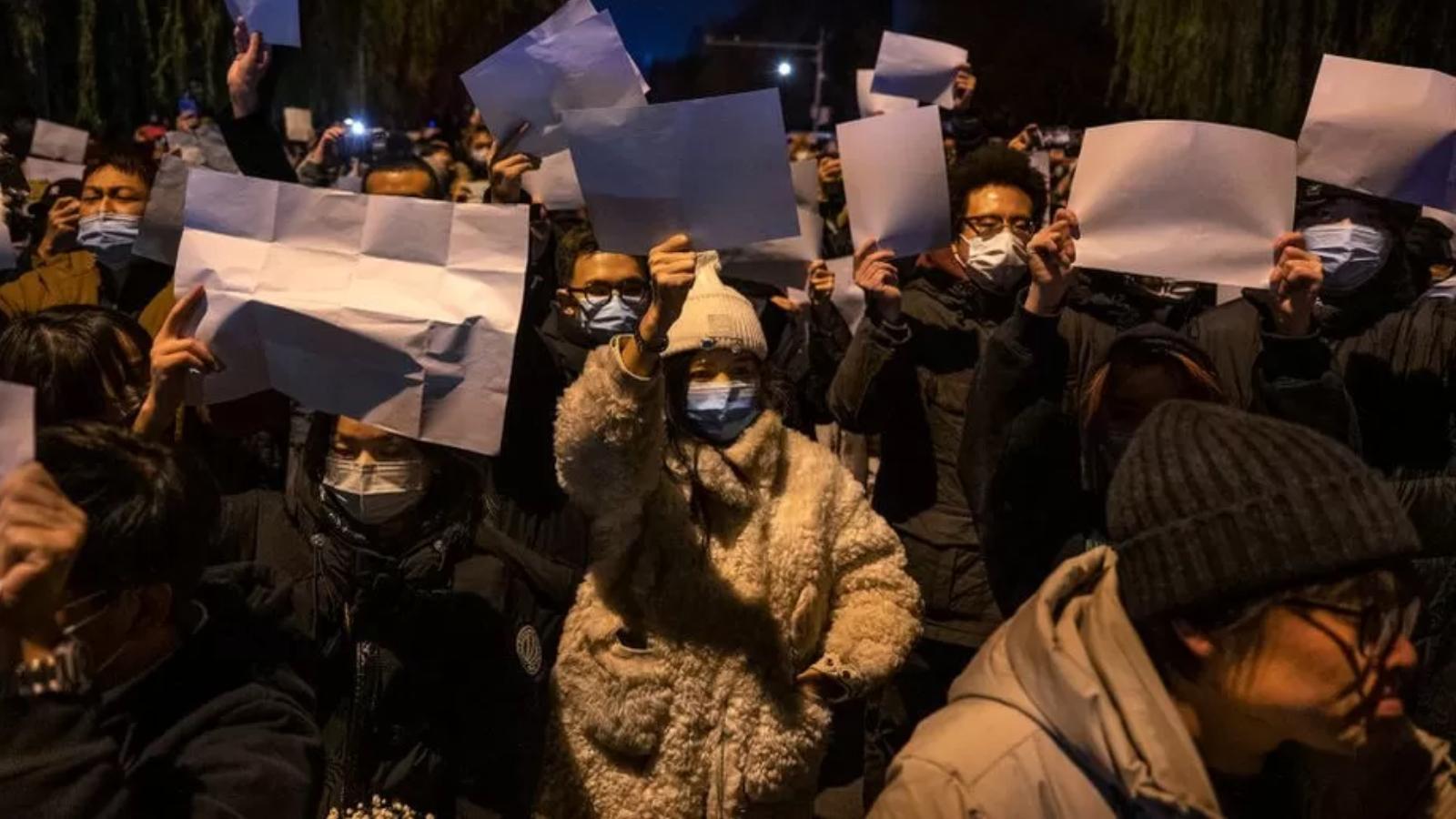 Çin'deki Covid-19 kısıtlaması protestolarının sembolü boş beyaz kağıtlar oldu