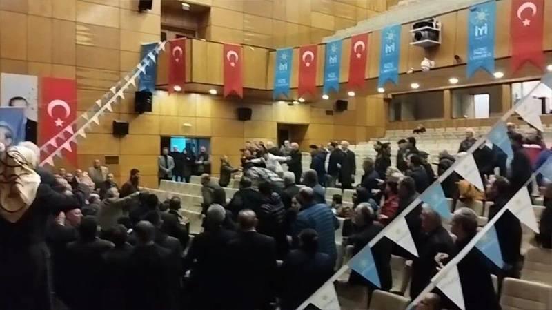 İyi Parti kongresinde kavga çıktı