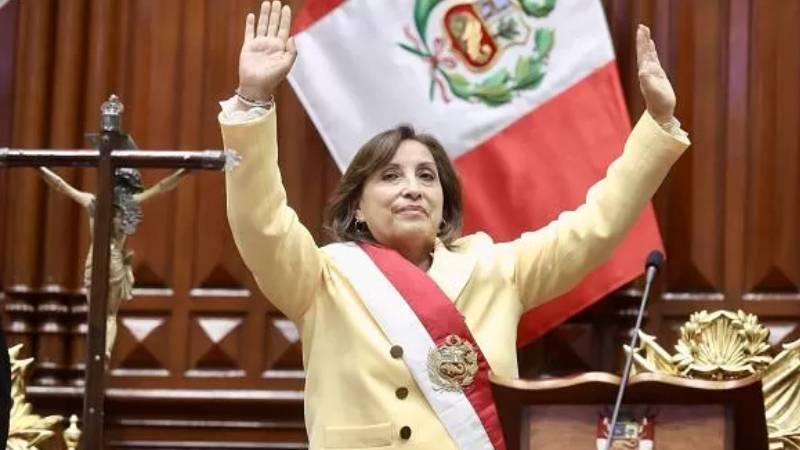 Peru'da azledilen Pedro Castillo yerine Dina Boluarte devlet başkanı oldu