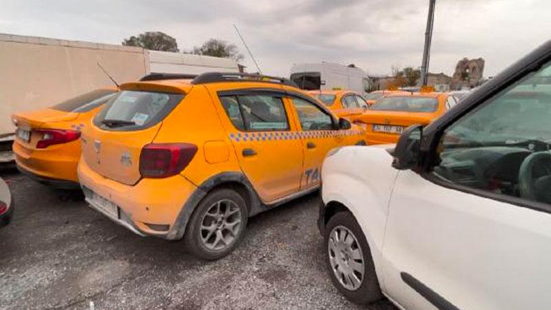 İstanbul'da otoparklar, trafikten men edilen taksilerle doldu 